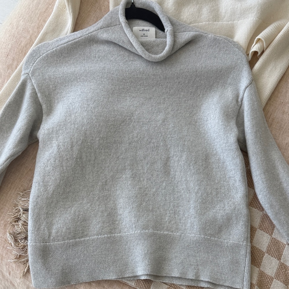 Wilfred free / aritzia Gray Turtleneck Sweater